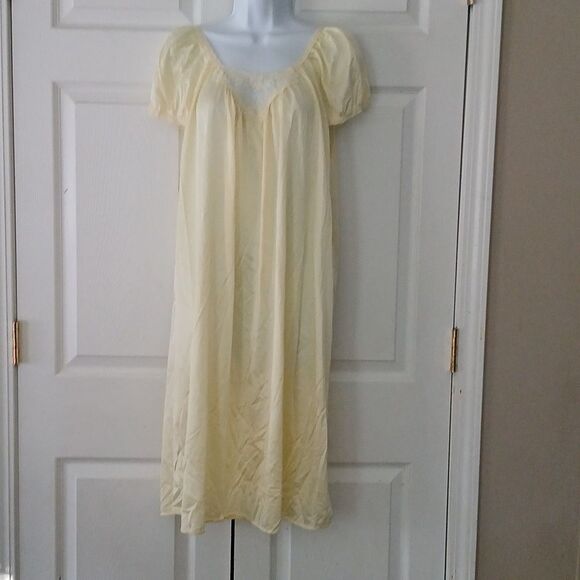 Vintage Lorraine short sleeve yellow nightgown with lace accent Sz L - Picture 1 of 7